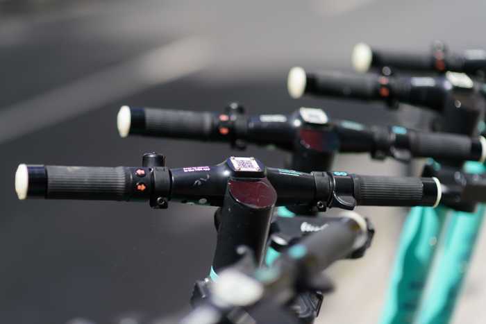 🛴 Ab 1. Mai 2026: Blinkerpflicht für E‑Scooter in Österreich